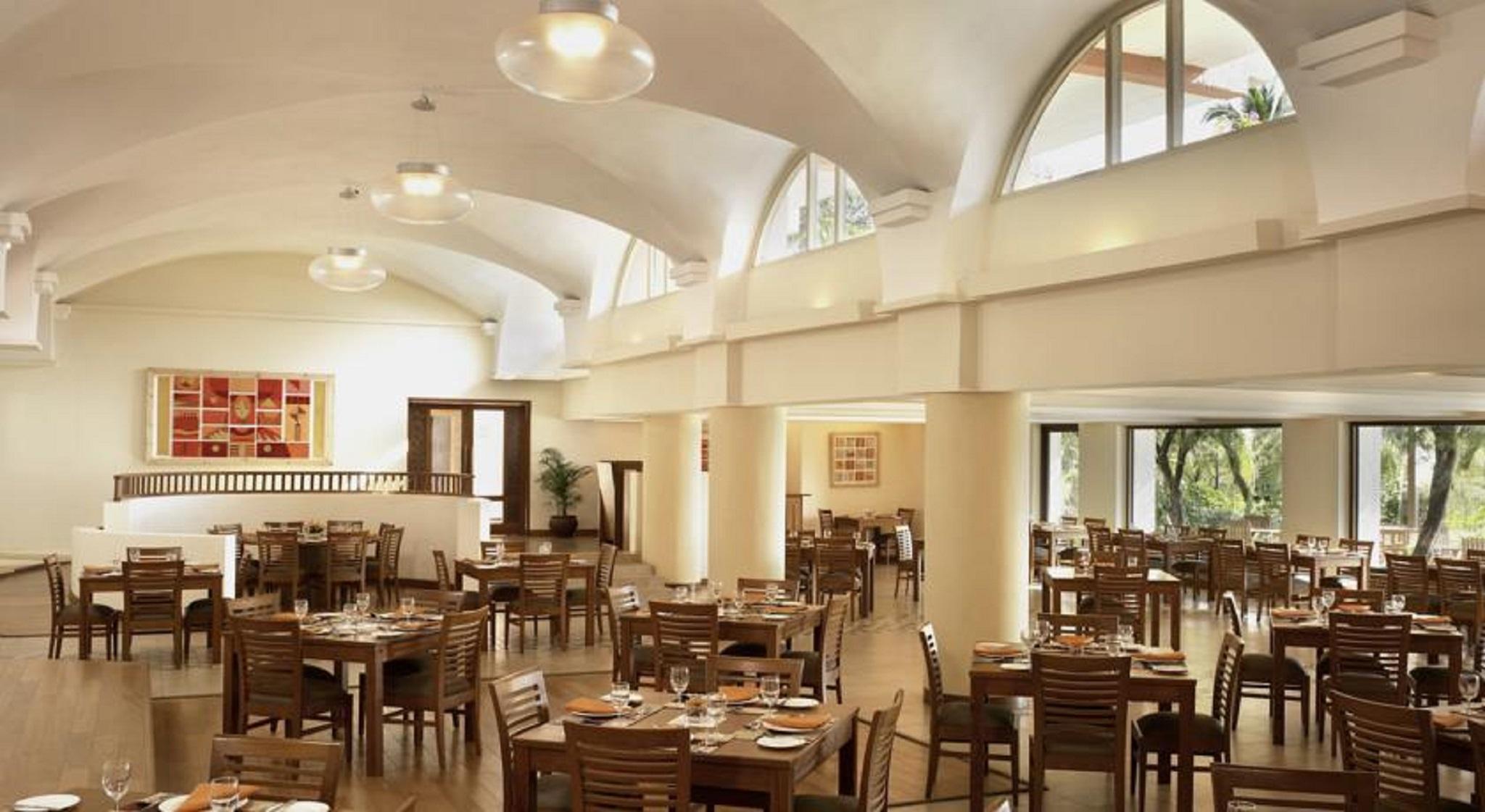 Taj Cidade De Goa Heritage, Goa Santa Cruz Екстер'єр фото The restaurant at the Taj Bengal