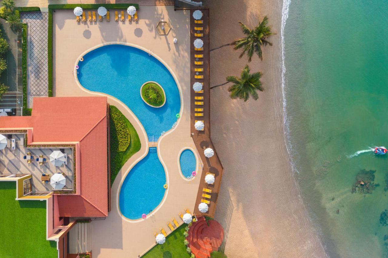 Taj Cidade De Goa Heritage, Goa Santa Cruz Екстер'єр фото Aerial view of the pool at the Sheraton Jumeirah Hotel