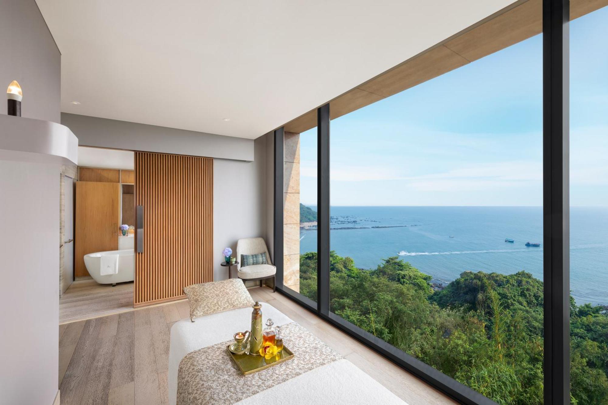 Taj Cidade De Goa Heritage, Goa Santa Cruz Екстер'єр фото The view from the bathroom of a suite at The Cape