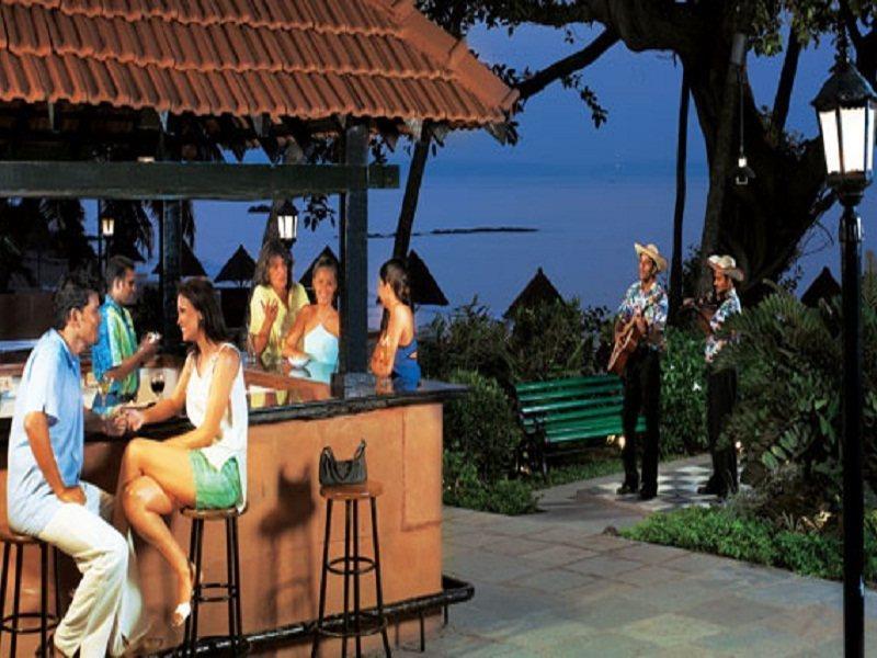 Taj Cidade De Goa Heritage, Goa Santa Cruz Екстер'єр фото The bar at the resort