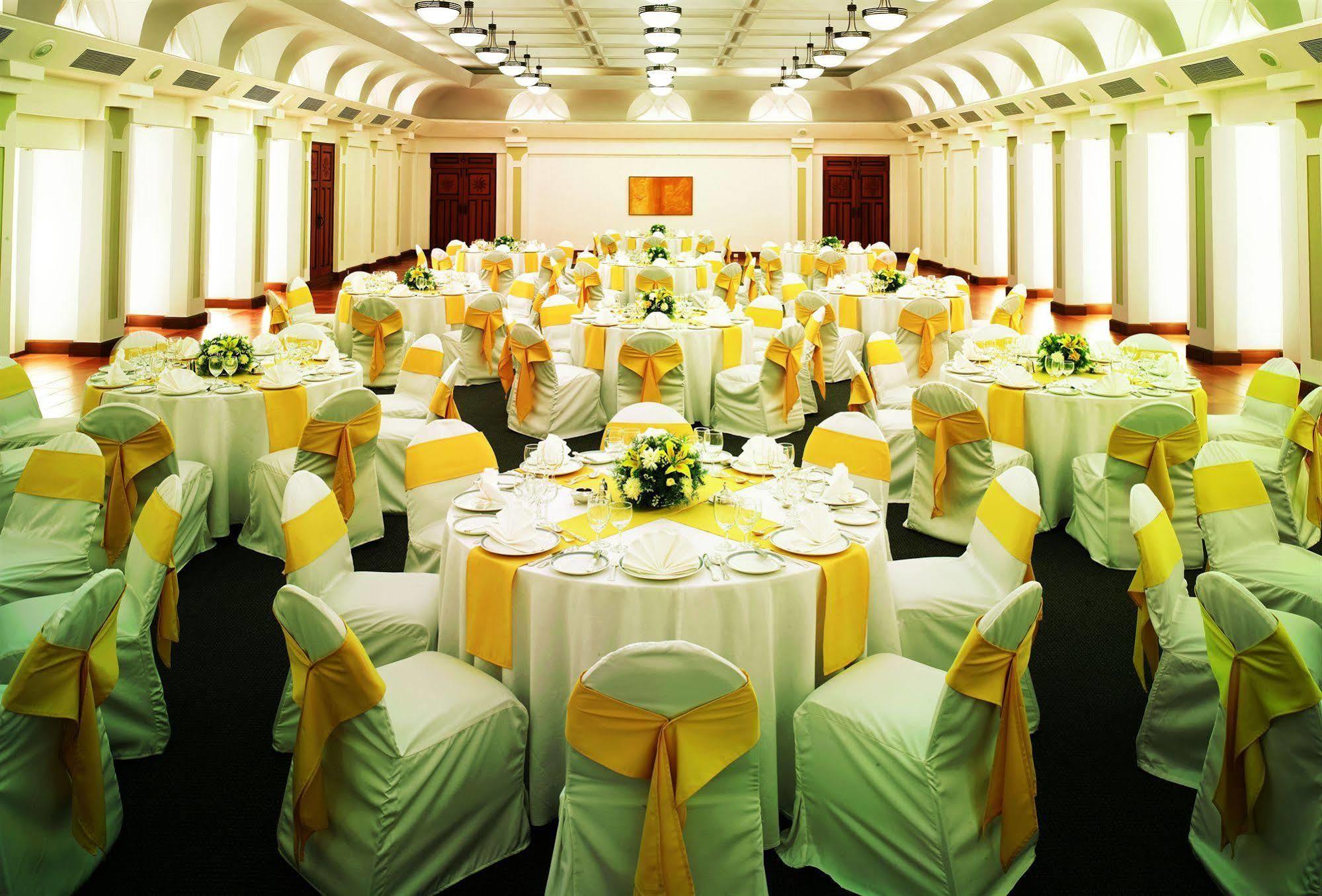 Taj Cidade De Goa Heritage, Goa Santa Cruz Екстер'єр фото A wedding reception at the Royal Thai Navy Convention Center