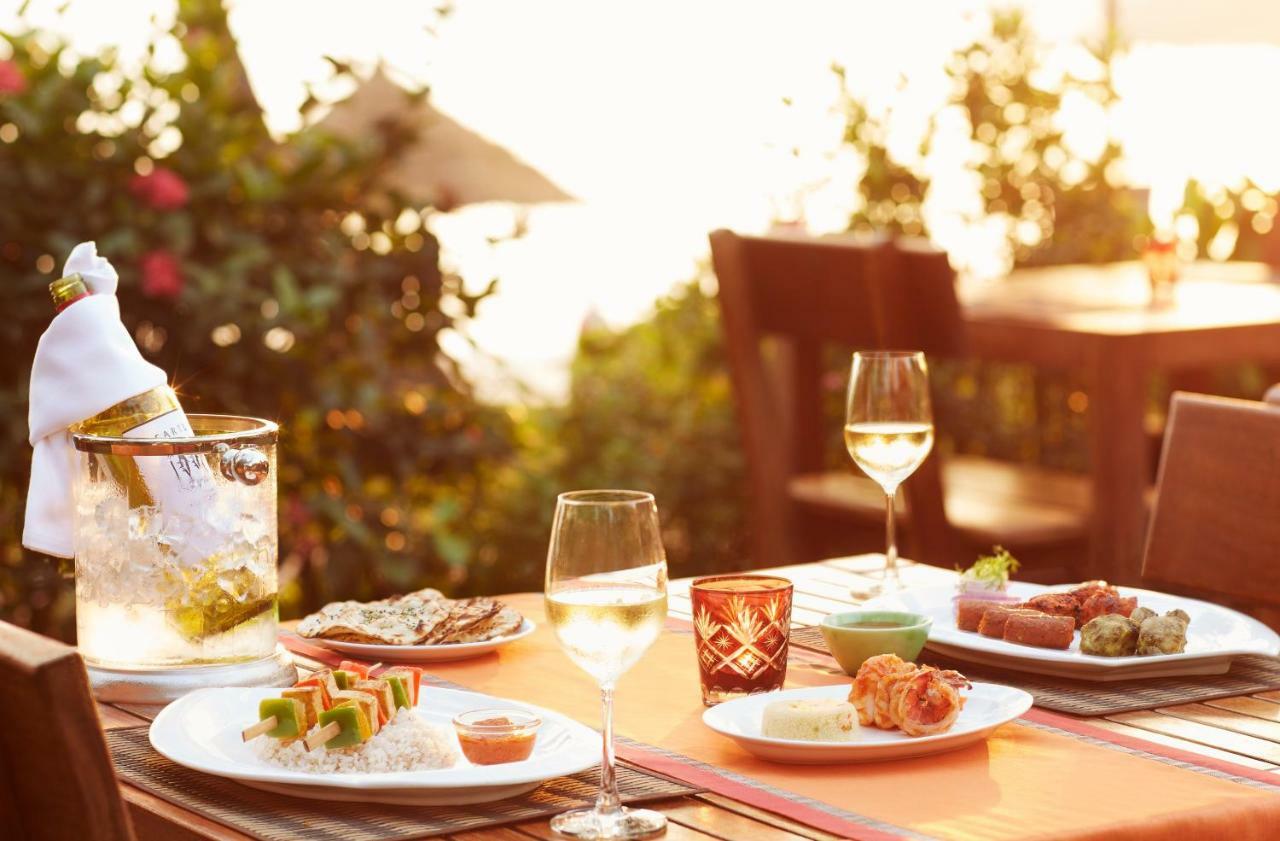 Taj Cidade De Goa Heritage, Goa Santa Cruz Екстер'єр фото A typical dinner at the restaurant